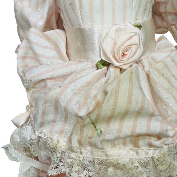 Gorham Victoria's Jubilee Mrs. M & Daughter Porcelain Doll Duo - Picture 4 of 10